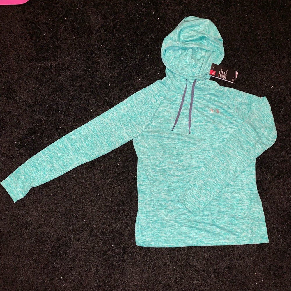 🏃🏽‍♀️NWT UNDER ARMOUR long sleeve w/ hood🏃🏽‍♀️